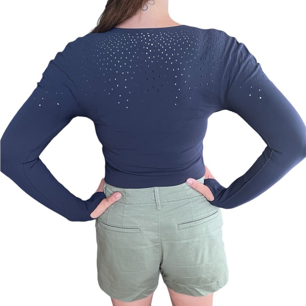Fabletics, Ombre Long-Sleeve SculptKnit® Top perforated Blue Thunder Size Large - Picture 2 of 5
